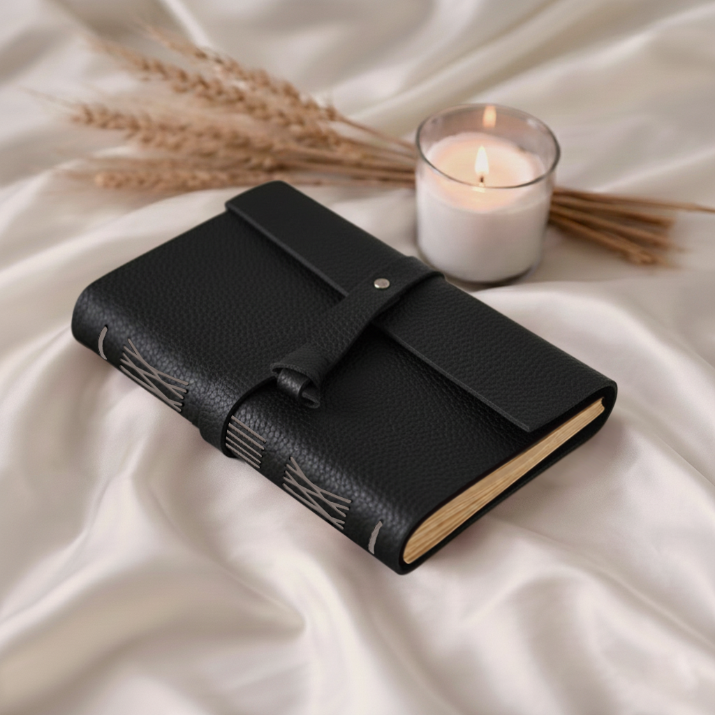 Journal - Nomad- Metal lock
