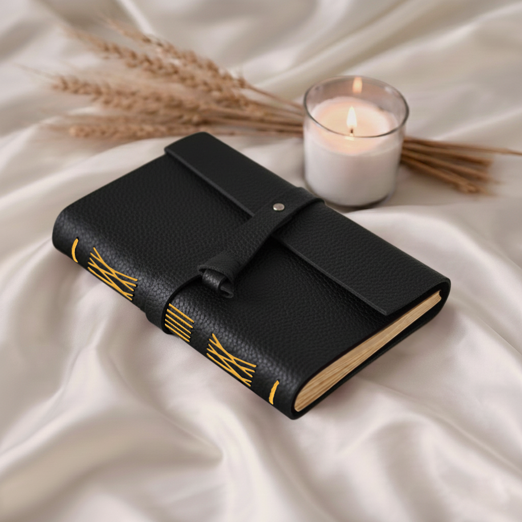 Journal - Nomad- Metal lock